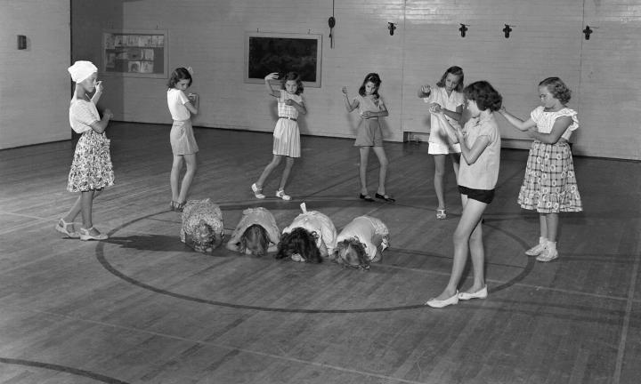 By doe-oakridge (Recreation Dancing Class Oak Ridge Tennessee) [Public domain], via Wikimedia Commons