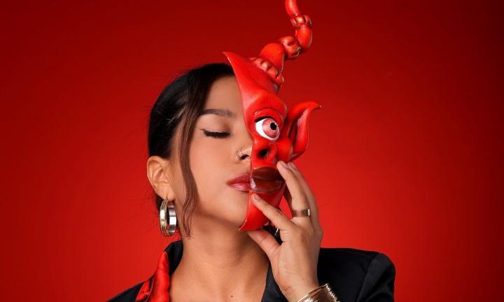 Vocalist Emy Castro